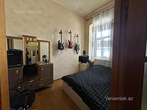 Satılır 2 otaqlı köhnə tikili 60 m²