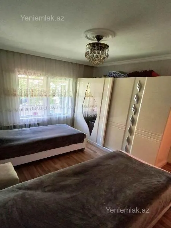 Satılır 2 otaqlı köhnə tikili 65 m²