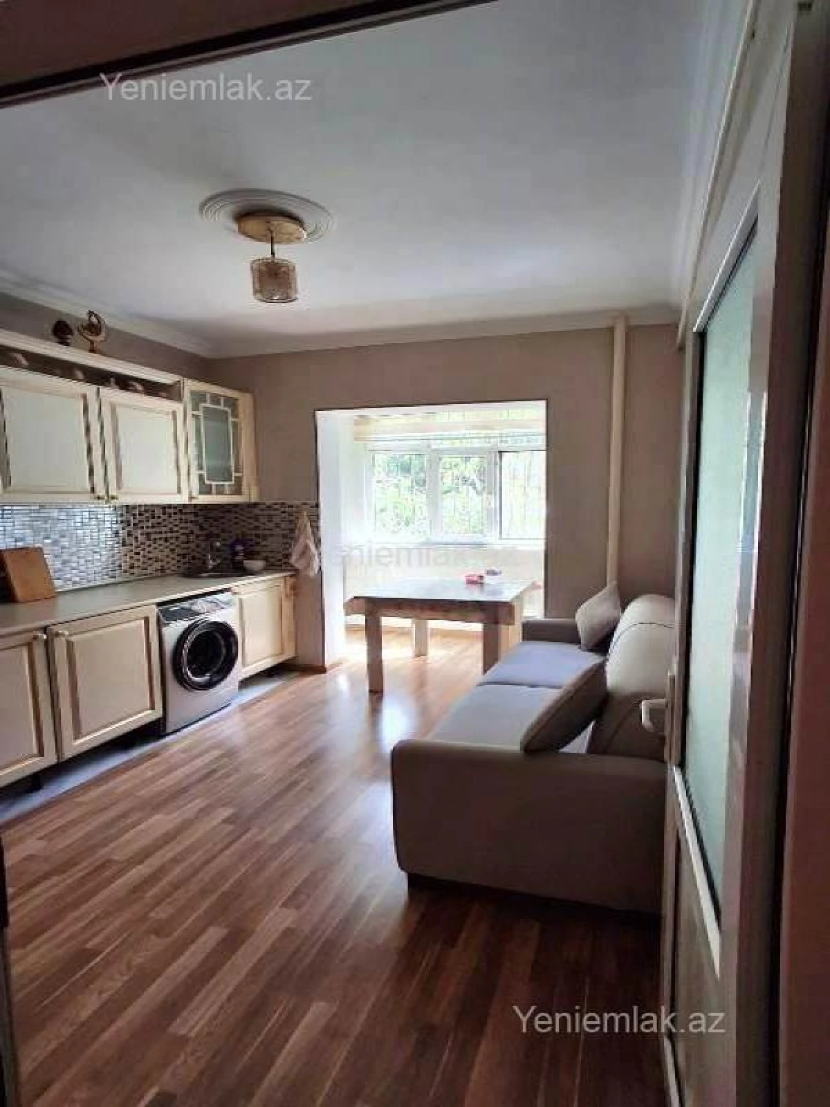 Satılır 2 otaqlı köhnə tikili 65 m²