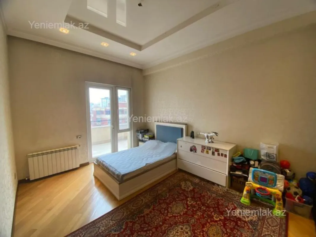 Satılır 6 otaqlı yeni tikili 290 m²
