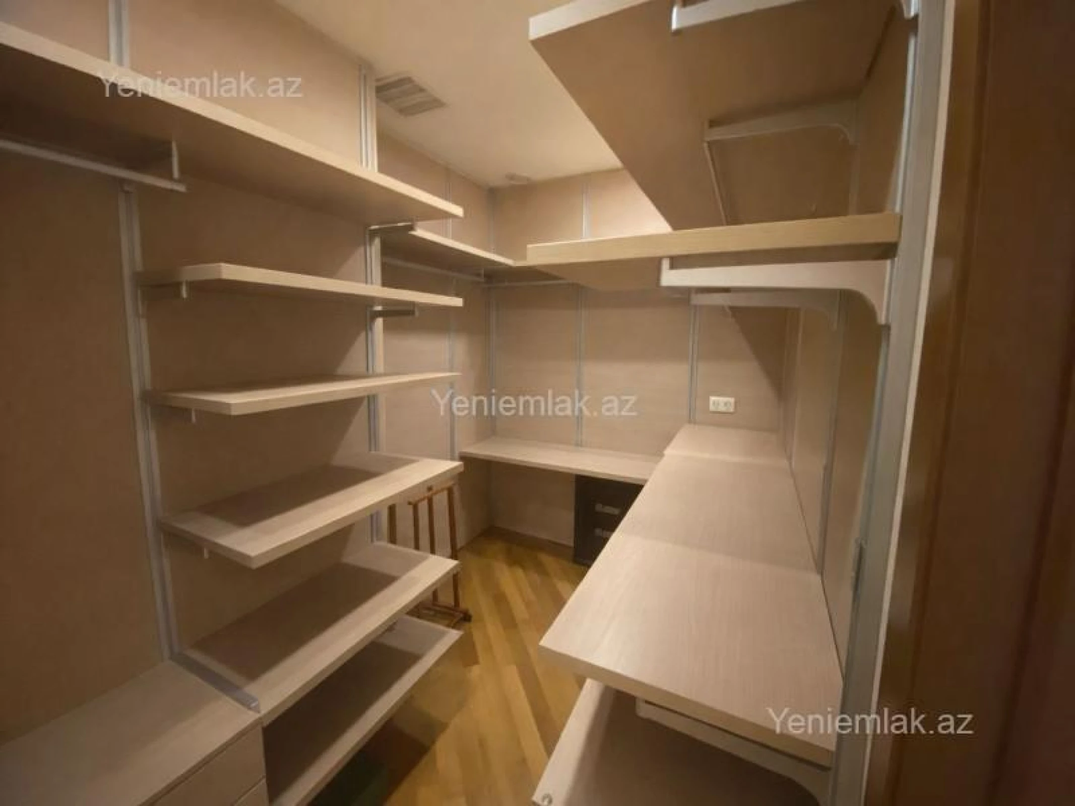 Satılır 6 otaqlı yeni tikili 290 m²