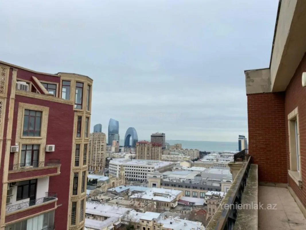 Satılır 6 otaqlı yeni tikili 290 m²