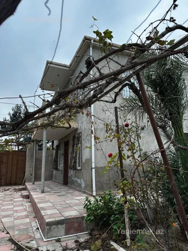 Satılır 4 otaqlı həyət evi 160 m²