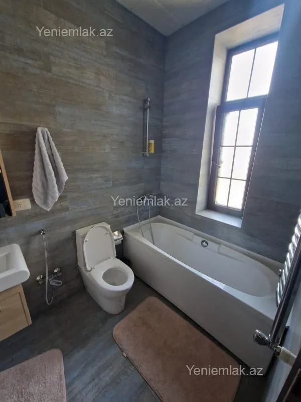 Satılır 4 otaqlı həyət evi 200 m²