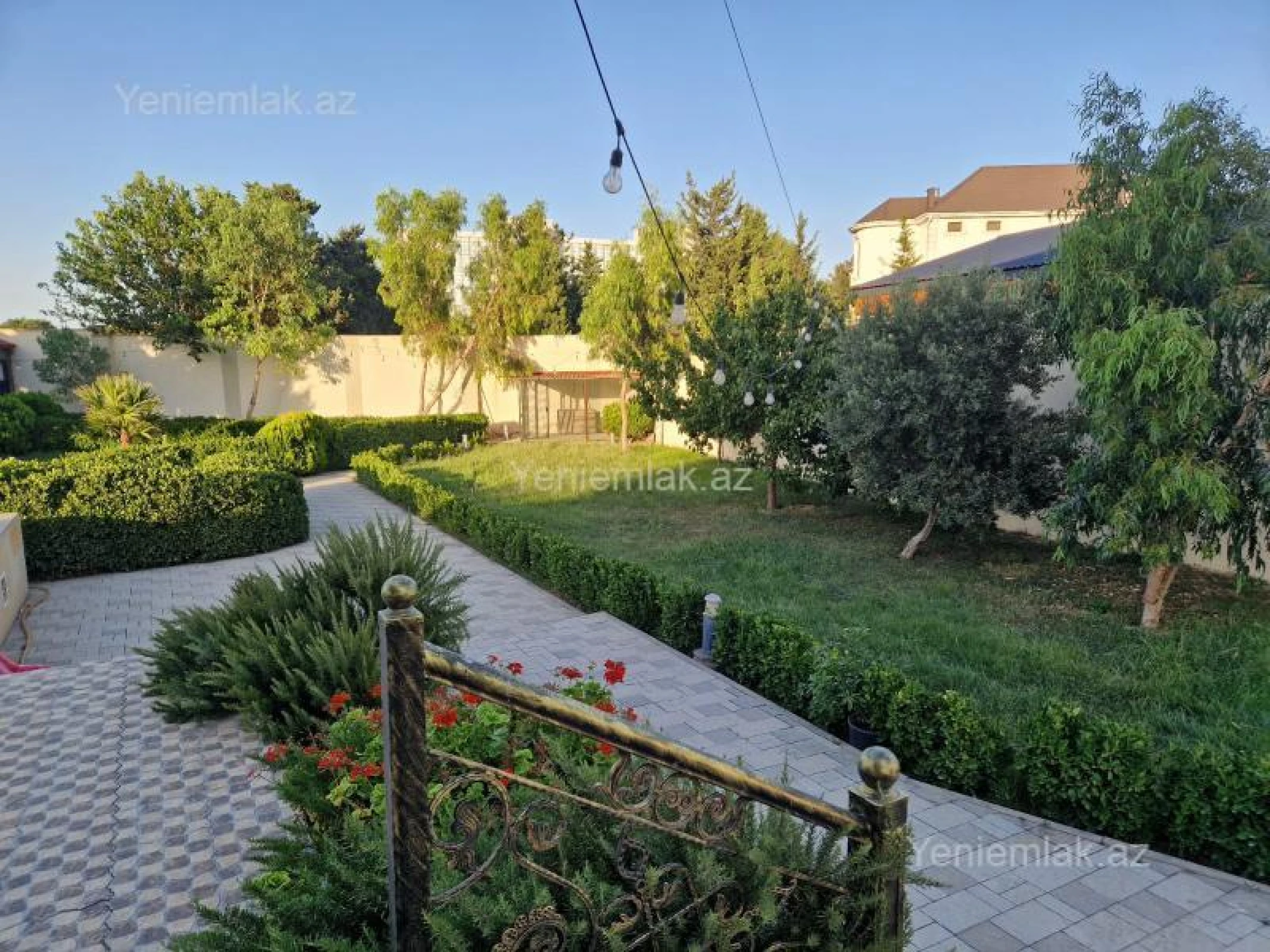 Satılır 4 otaqlı həyət evi 200 m²