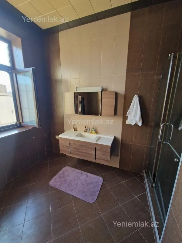 Satılır 4 otaqlı həyət evi 200 m²