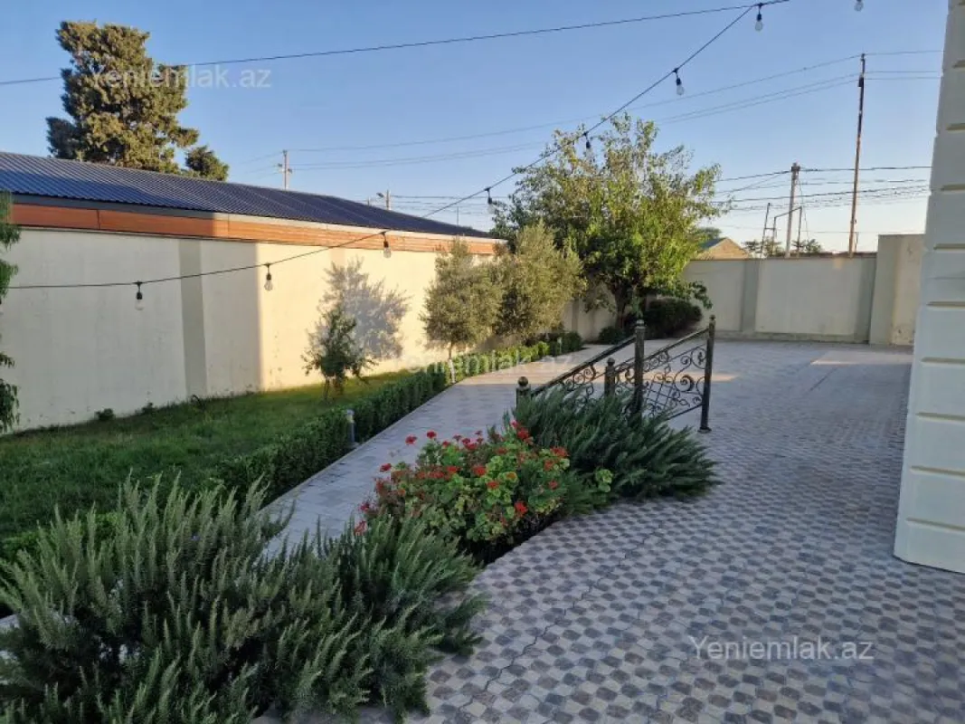 Satılır 4 otaqlı həyət evi 200 m²