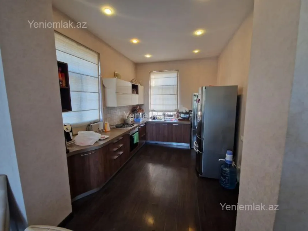 Satılır 4 otaqlı həyət evi 200 m²