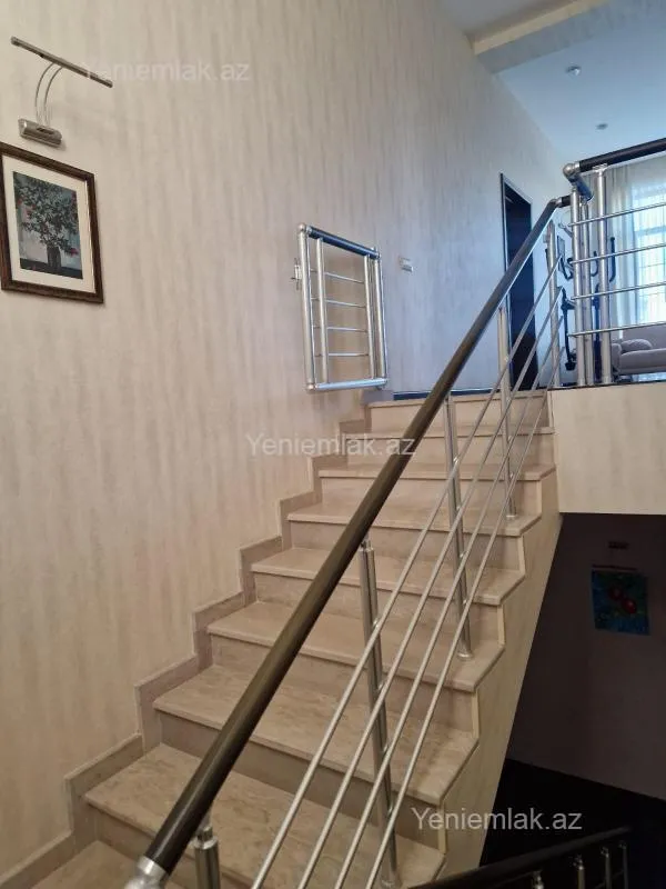 Satılır 4 otaqlı həyət evi 200 m²
