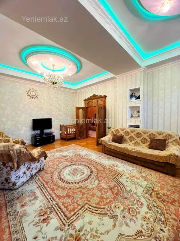 Satılır 7 otaqlı həyət evi 500 m²