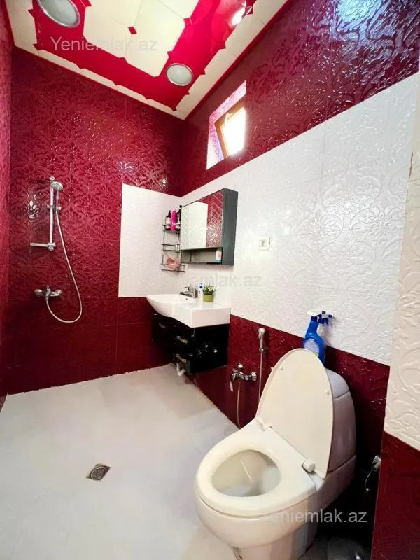 Satılır 7 otaqlı həyət evi 500 m²