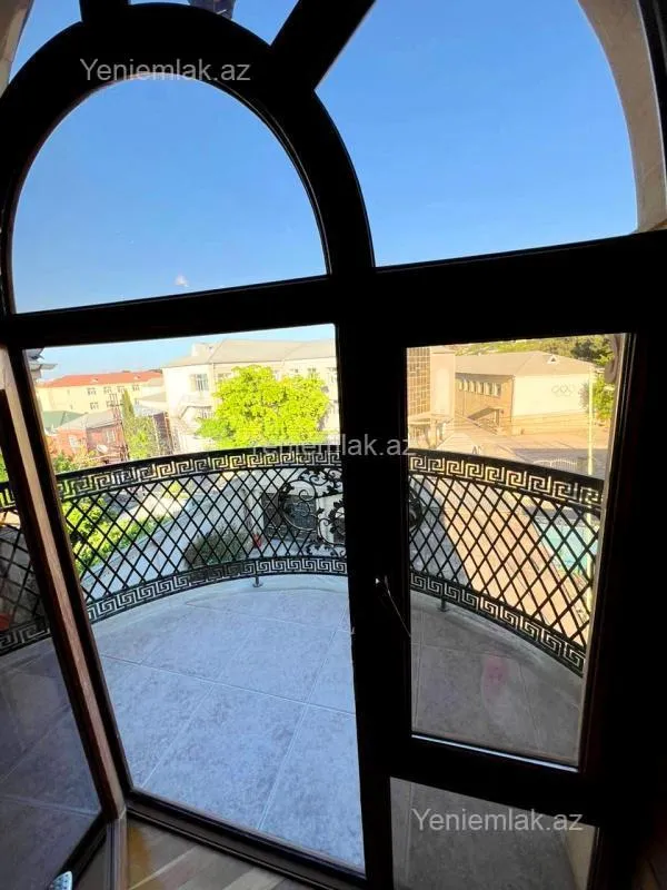 Satılır 7 otaqlı həyət evi 500 m²