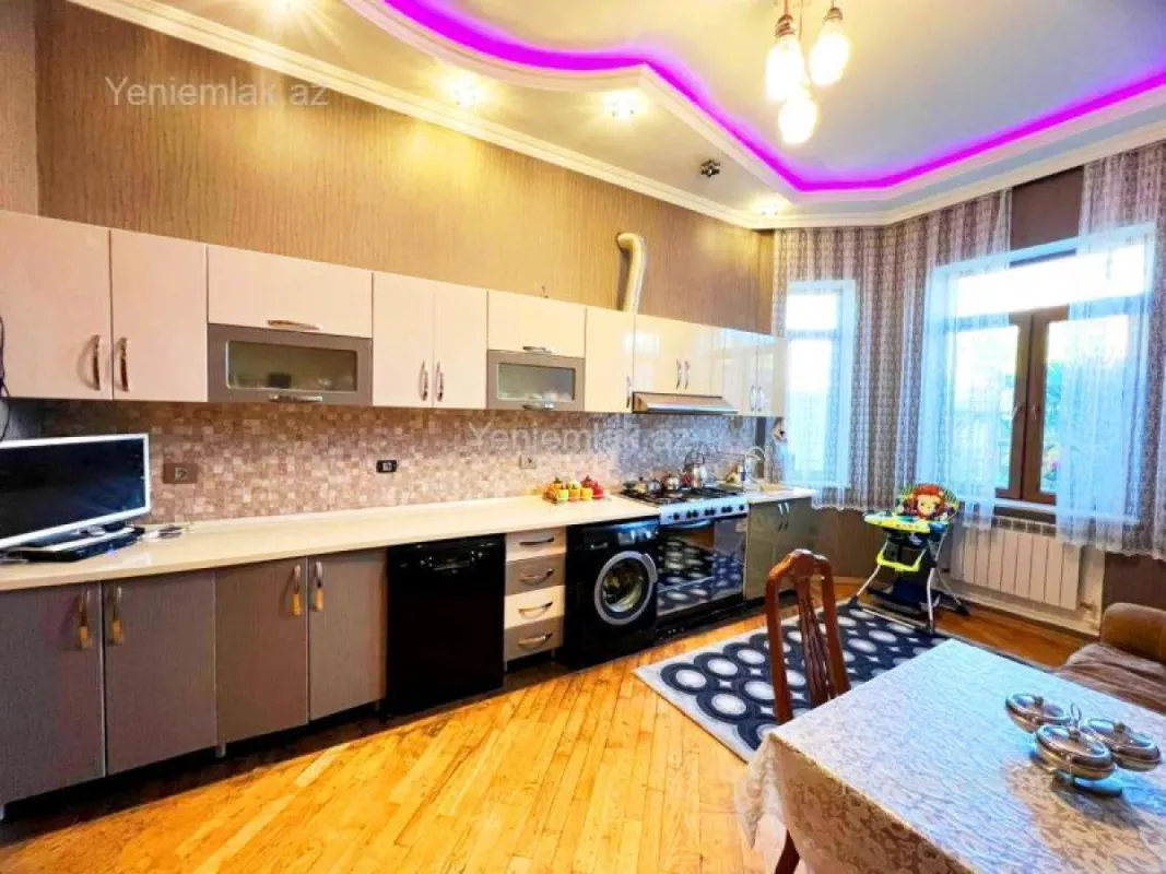 Satılır 7 otaqlı həyət evi 500 m²