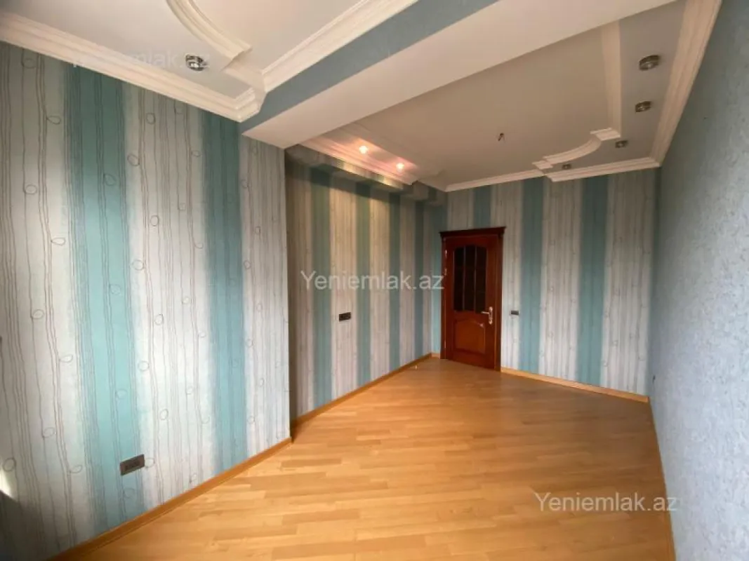 Satılır 5 otaqlı köhnə tikili 180 m²