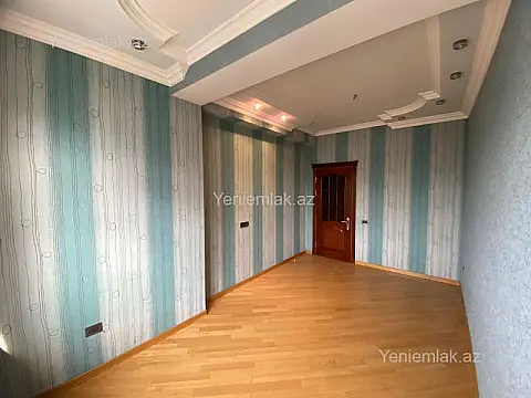 Satılır 5 otaqlı köhnə tikili 180 m²