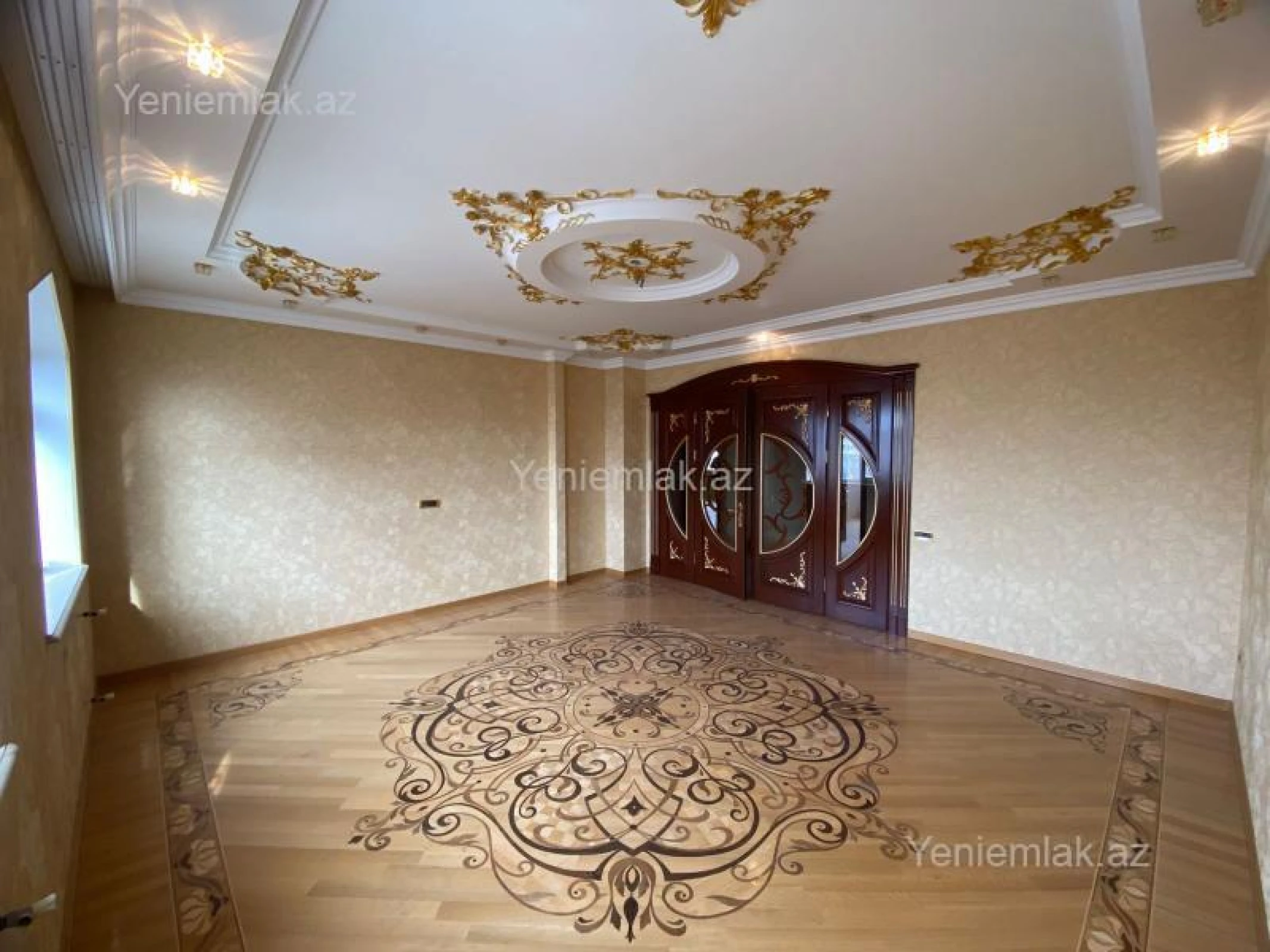 Satılır 5 otaqlı köhnə tikili 180 m²