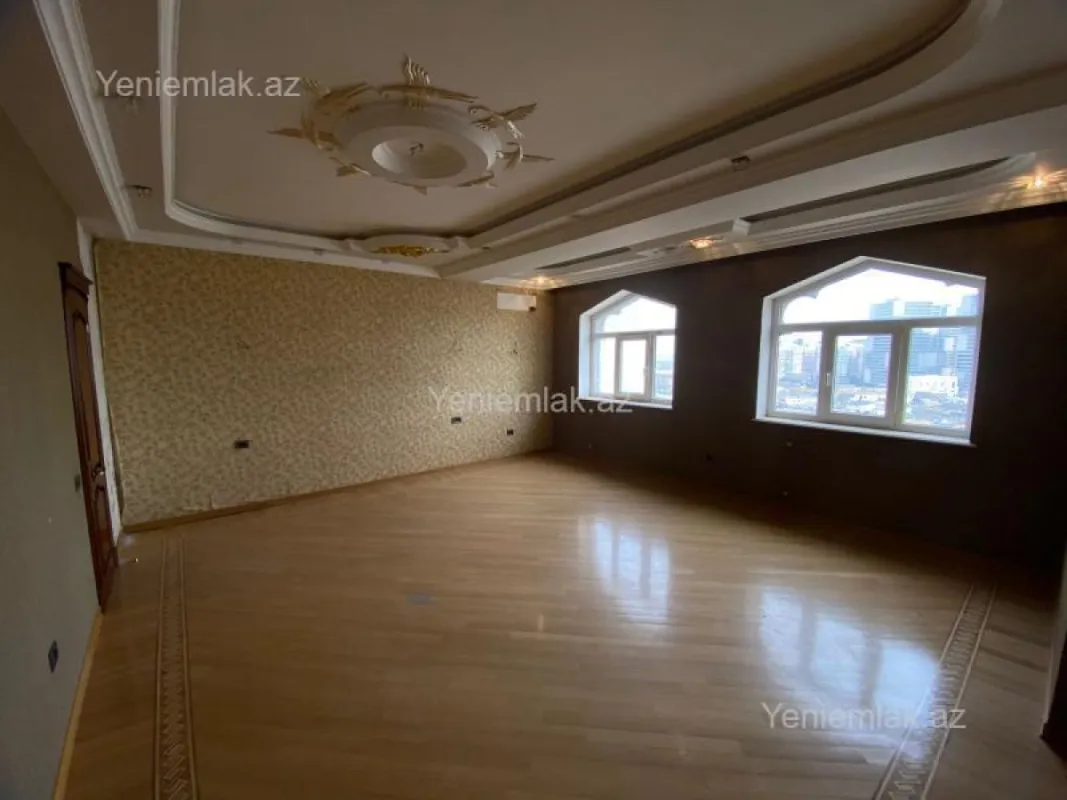 Satılır 5 otaqlı köhnə tikili 180 m²