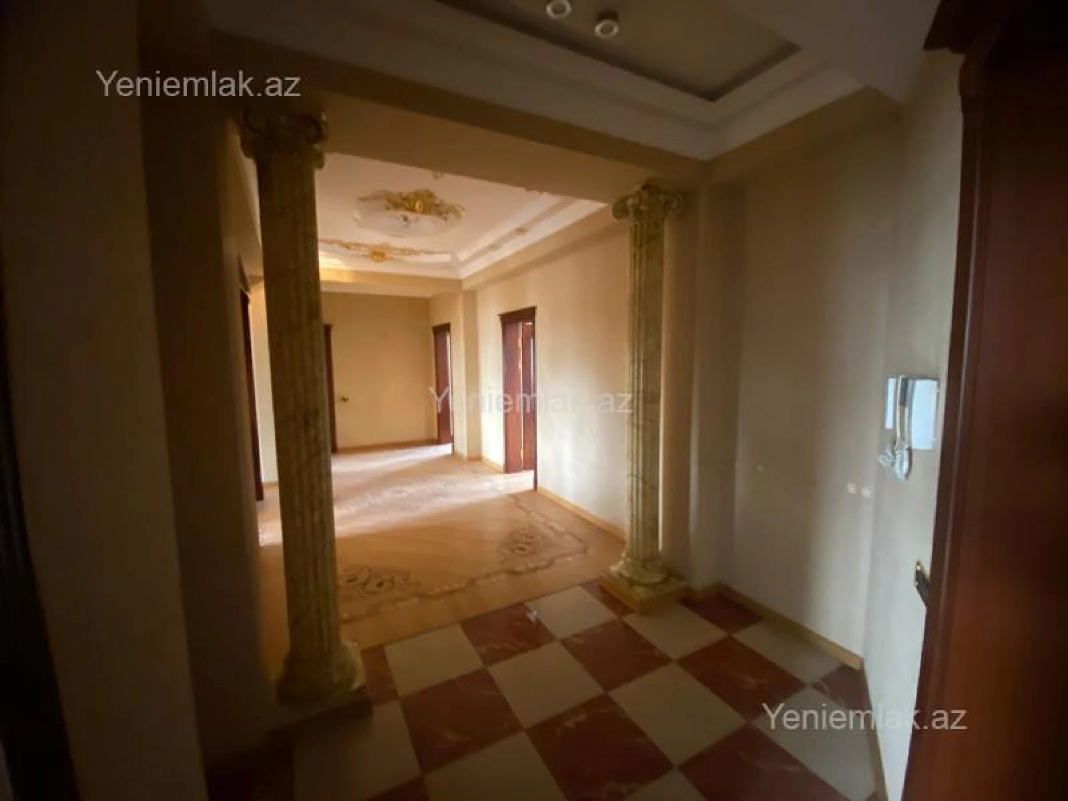 Satılır 5 otaqlı köhnə tikili 180 m²