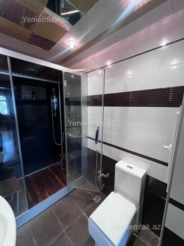 Satılır 5 otaqlı köhnə tikili 180 m²