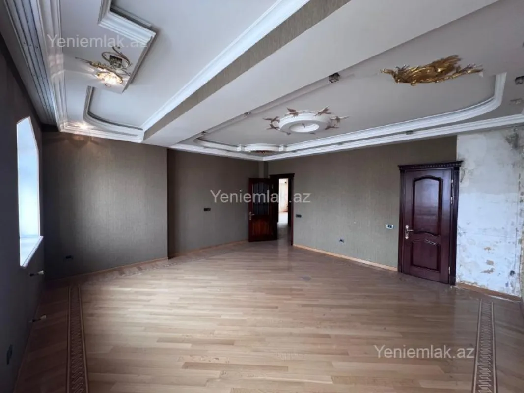 Satılır 5 otaqlı köhnə tikili 180 m²