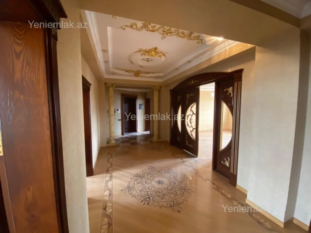 Satılır 5 otaqlı köhnə tikili 180 m²
