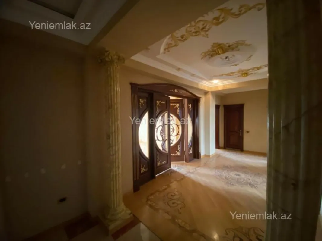 Satılır 5 otaqlı köhnə tikili 180 m²