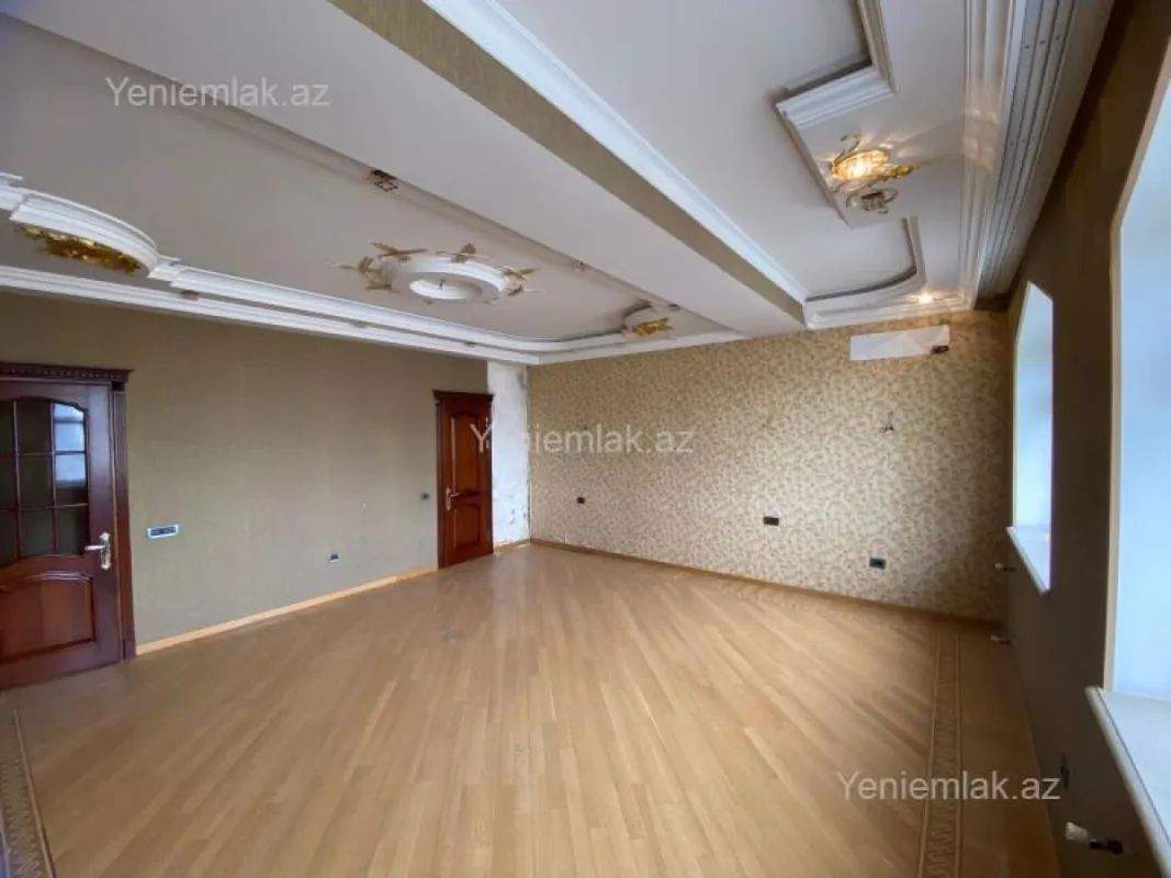 Satılır 5 otaqlı köhnə tikili 180 m²