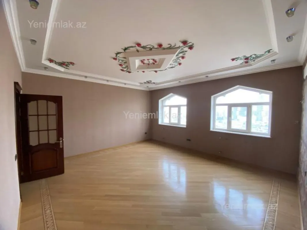 Satılır 5 otaqlı köhnə tikili 180 m²
