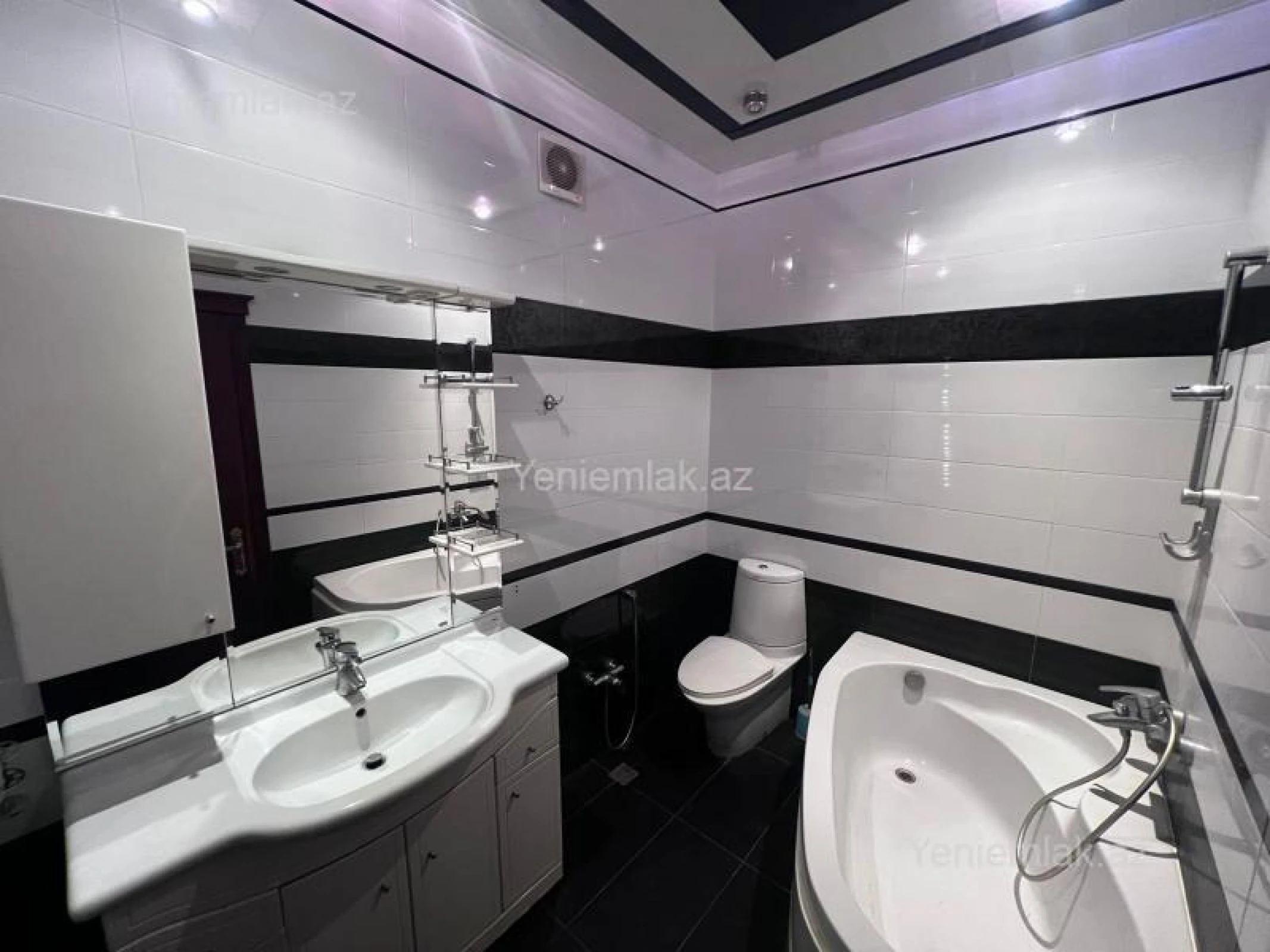 Satılır 5 otaqlı köhnə tikili 180 m²