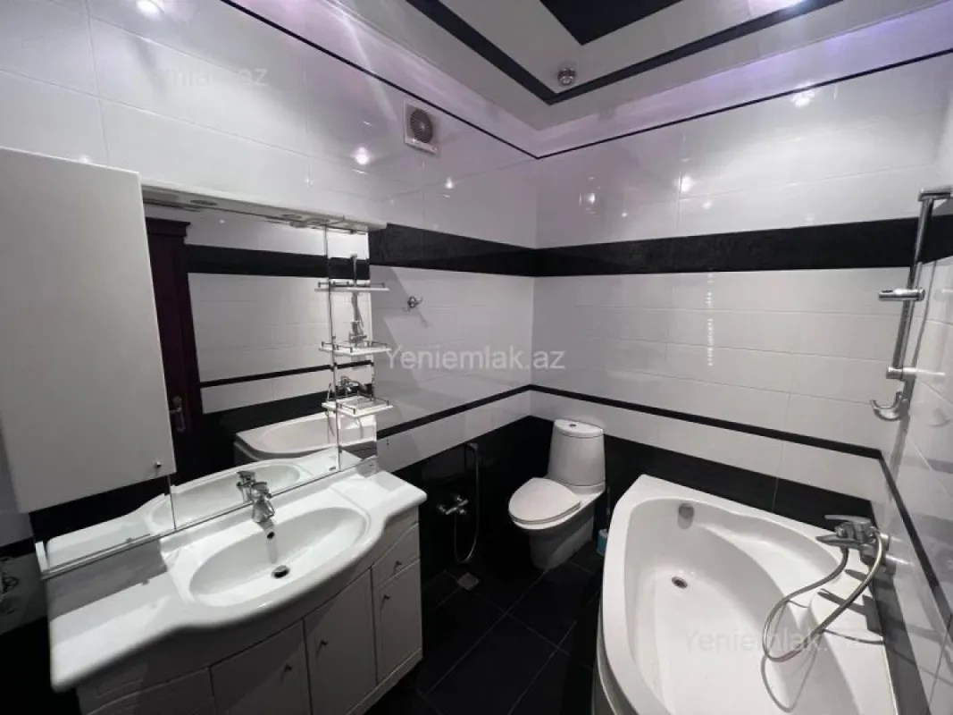 Satılır 5 otaqlı köhnə tikili 180 m²