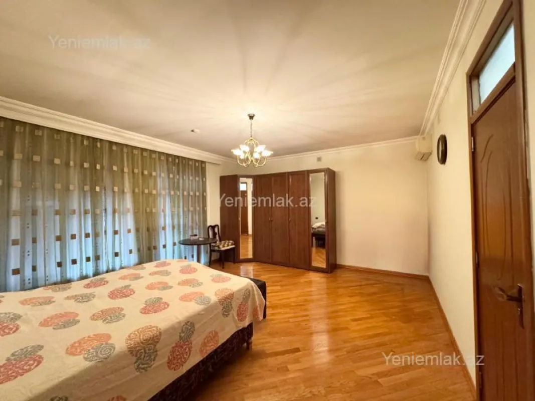 Satılır 6 otaqlı həyət evi 600 m²