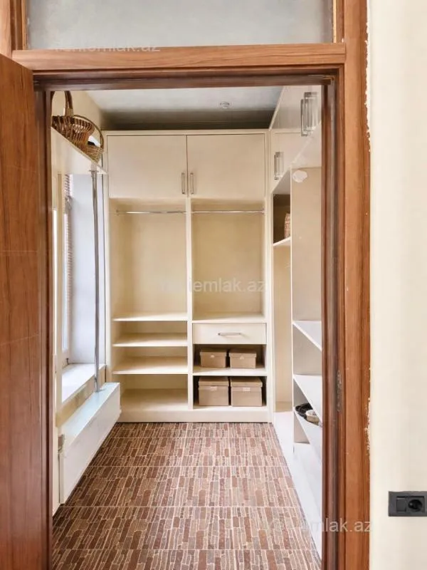 Satılır 6 otaqlı həyət evi 600 m²