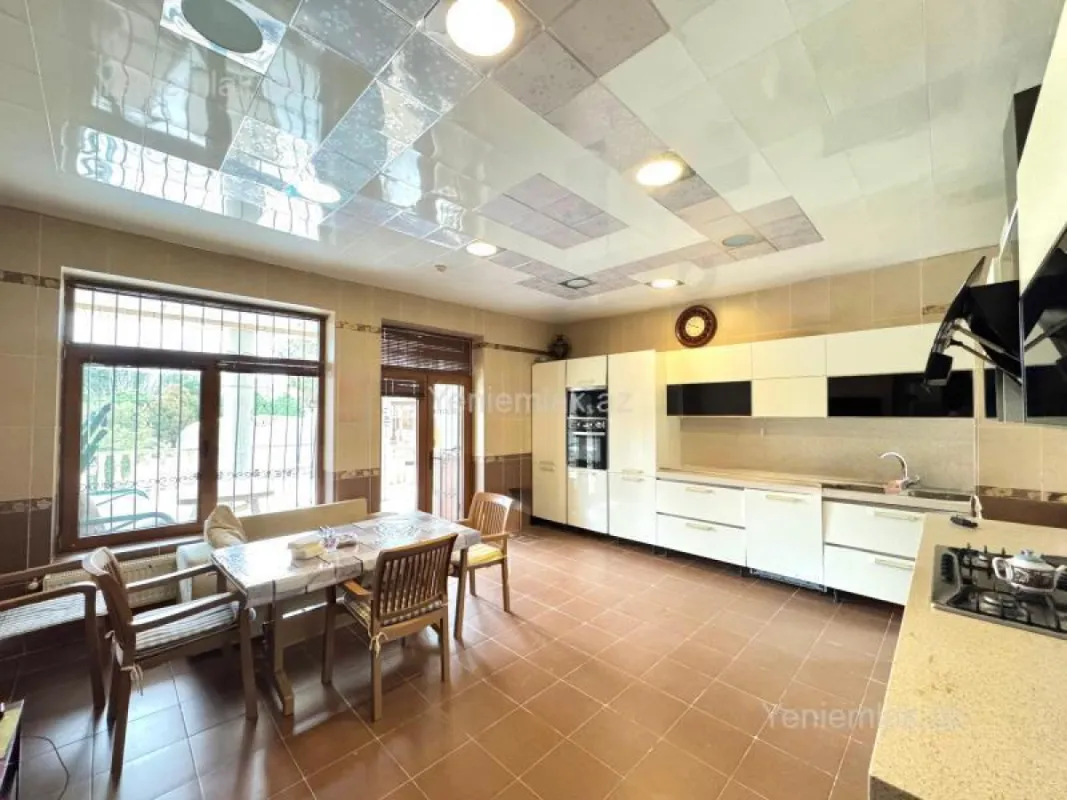 Satılır 6 otaqlı həyət evi 600 m²