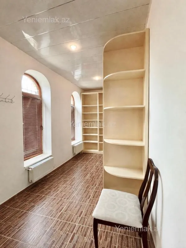 Satılır 6 otaqlı həyət evi 600 m²