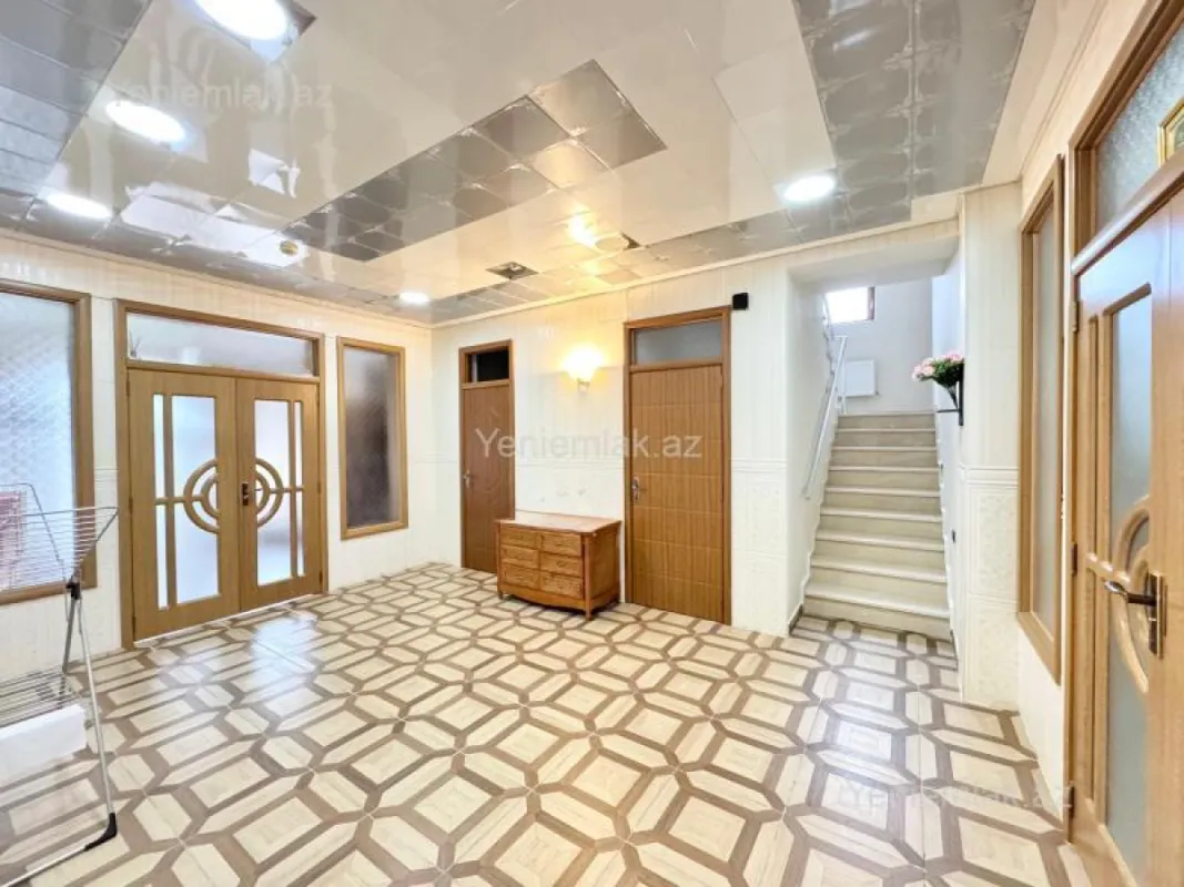 Satılır 6 otaqlı həyət evi 600 m²