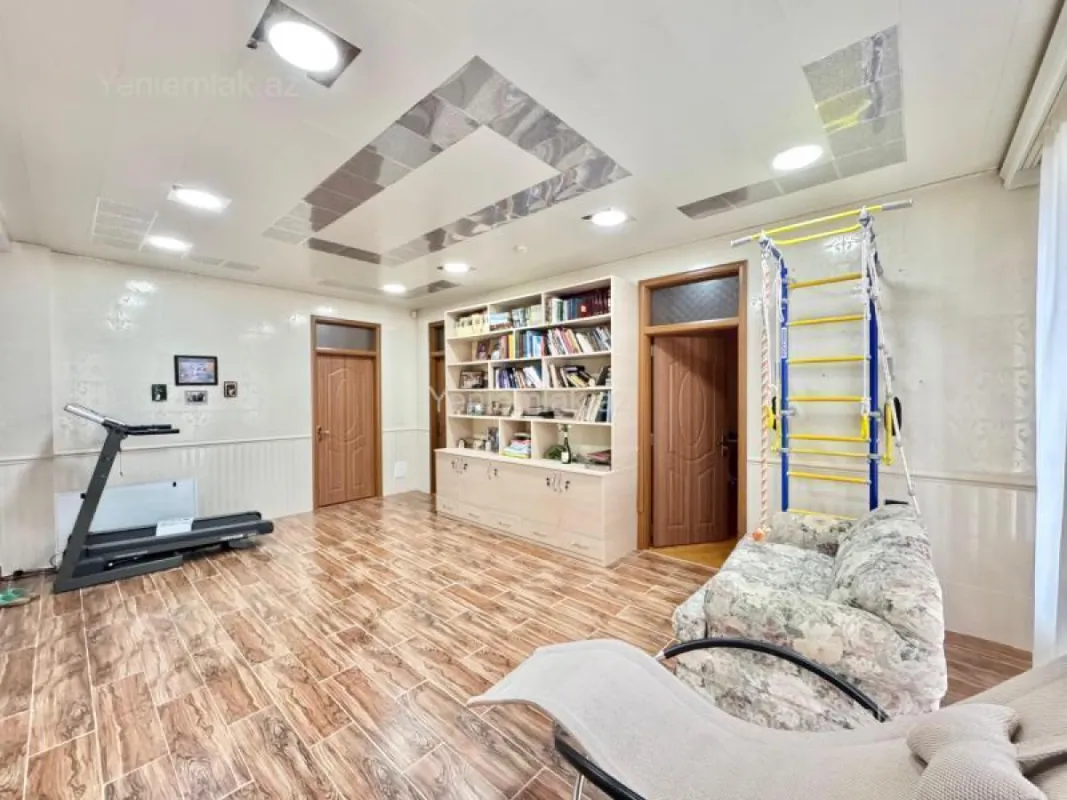 Satılır 6 otaqlı həyət evi 600 m²