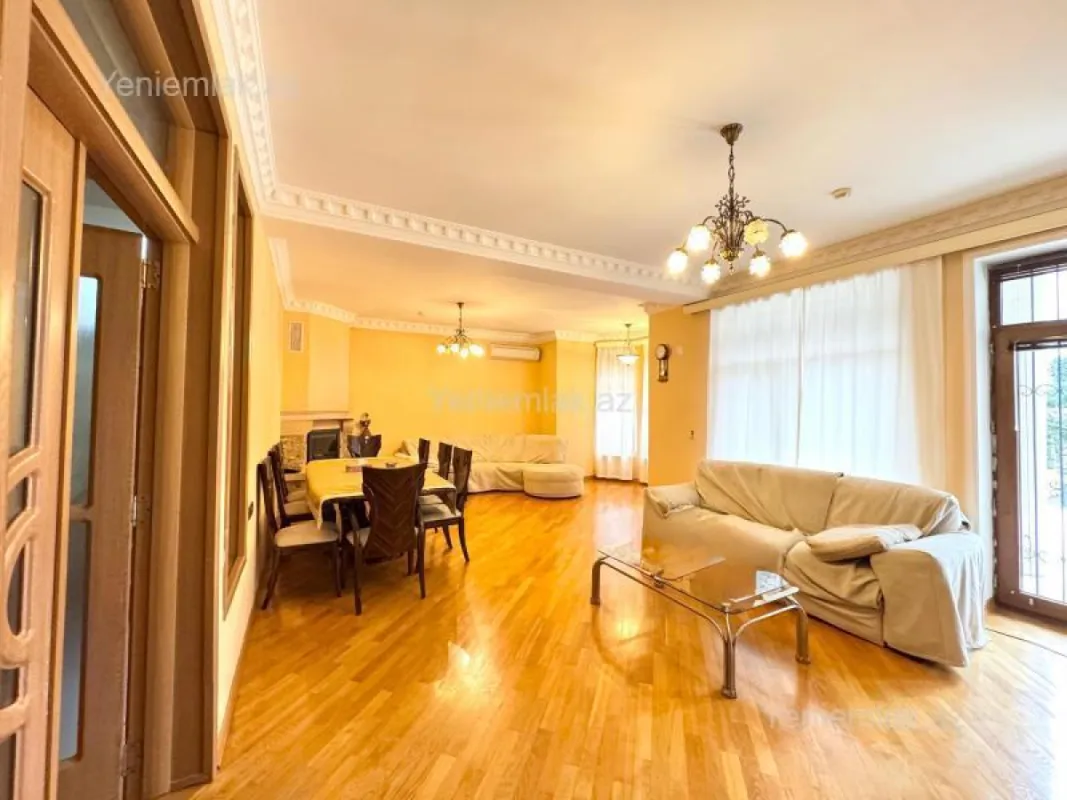 Satılır 6 otaqlı həyət evi 600 m²