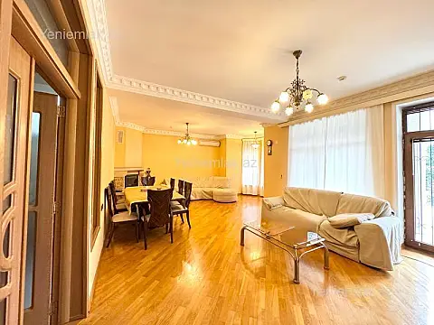 Satılır 6 otaqlı həyət evi 600 m²