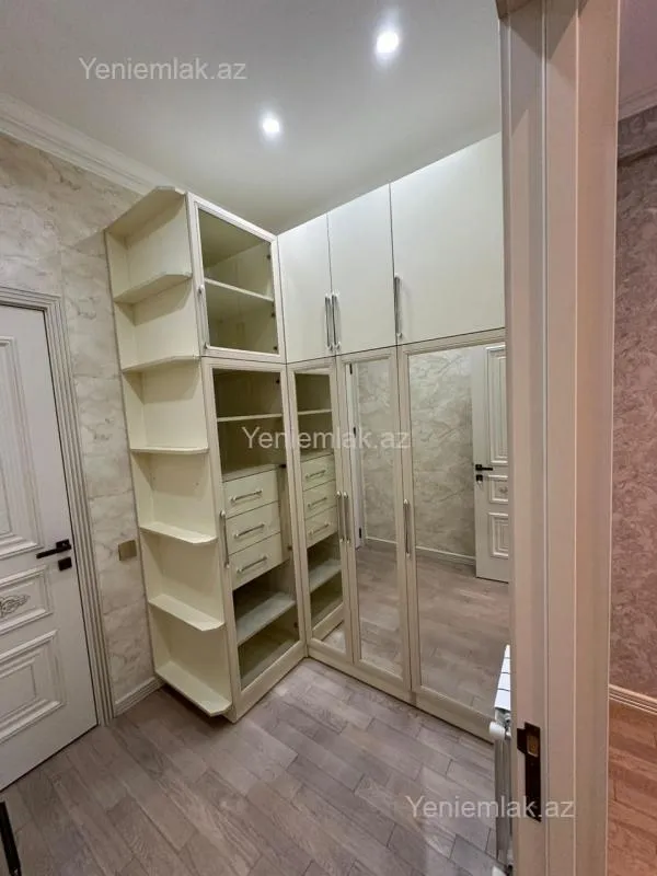 Satılır 3 otaqlı yeni tikili 190 m²