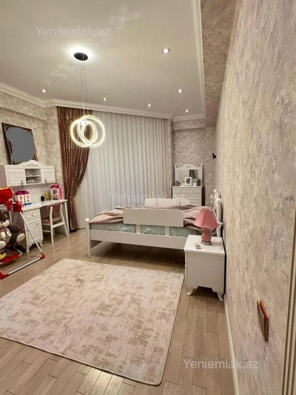 Satılır 3 otaqlı yeni tikili 190 m²