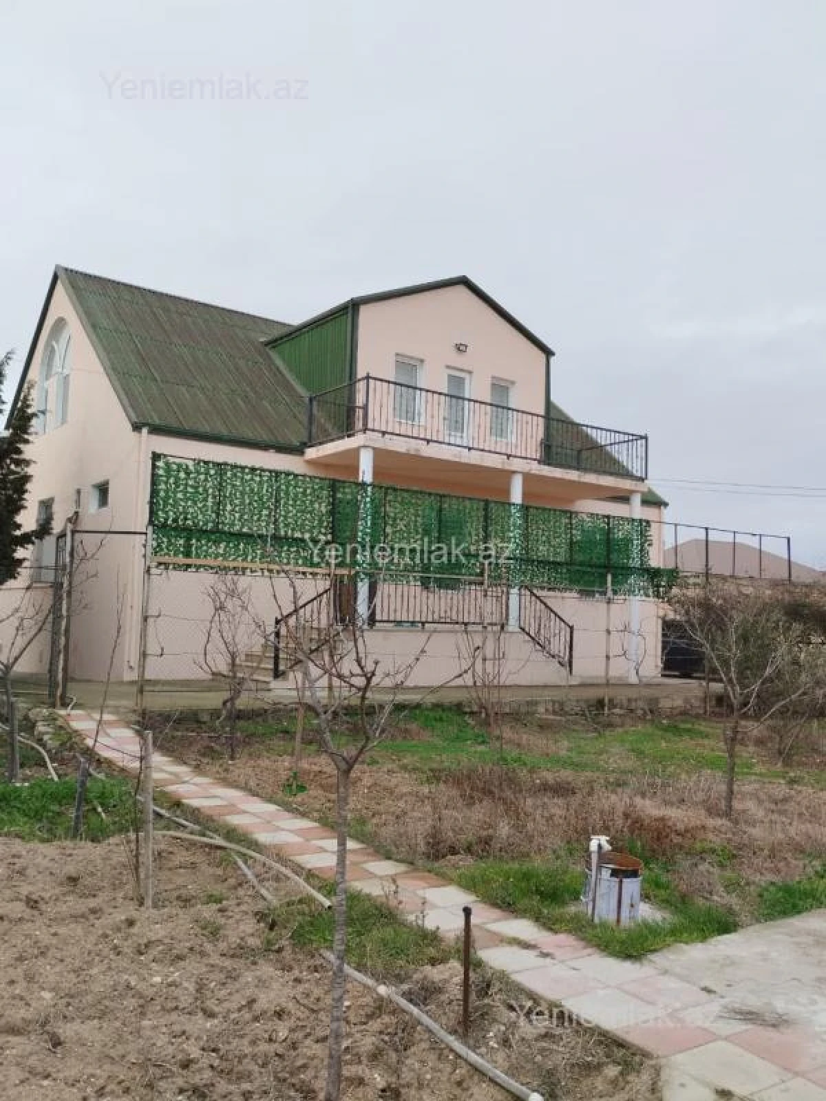 Satılır 5 otaqlı həyət evi 180 m²