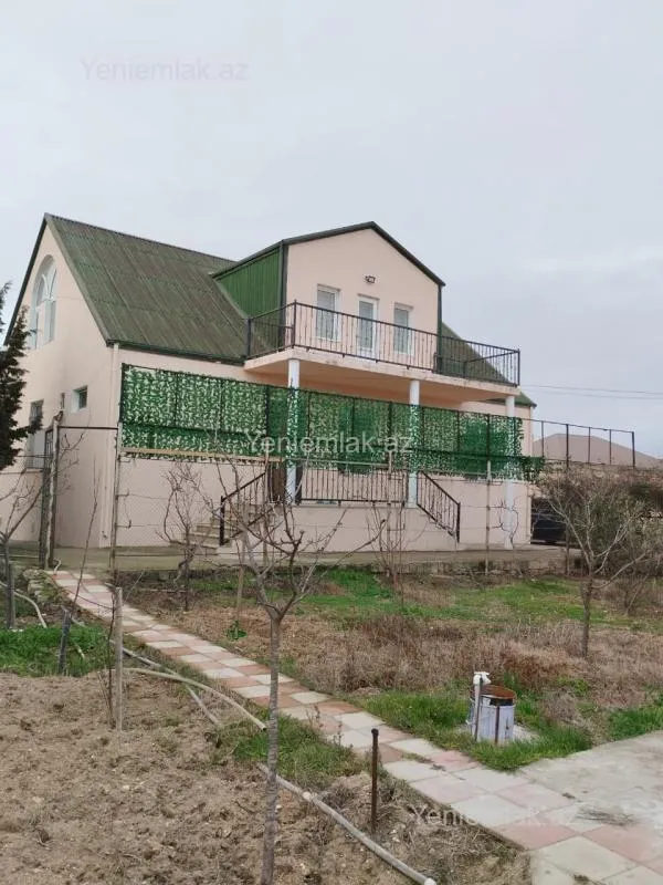 Satılır 5 otaqlı həyət evi 180 m²