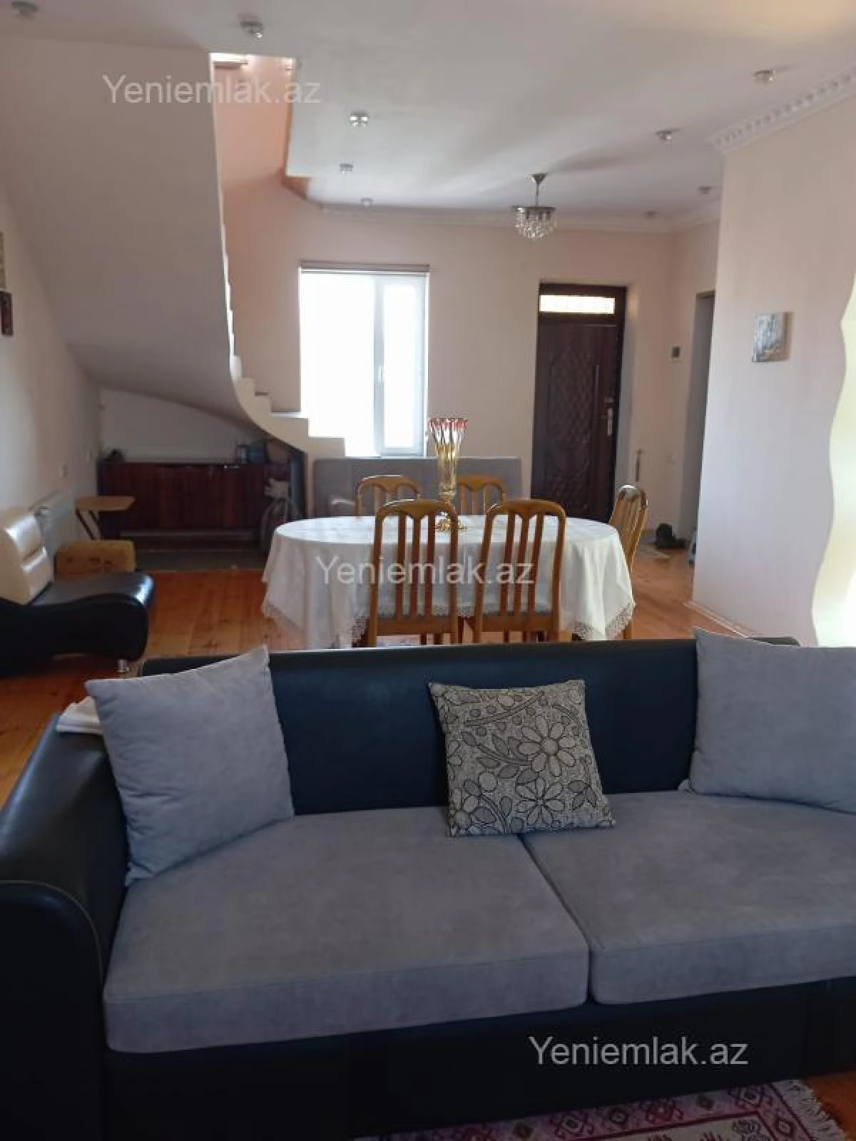 Satılır 5 otaqlı həyət evi 180 m²