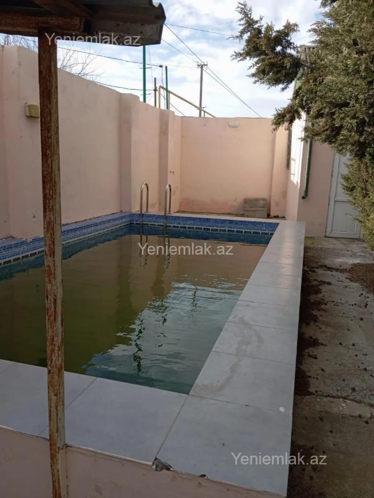 Satılır 5 otaqlı həyət evi 180 m²