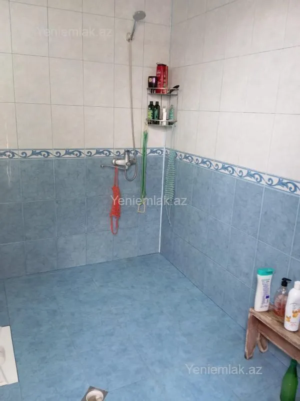 Satılır 5 otaqlı həyət evi 180 m²