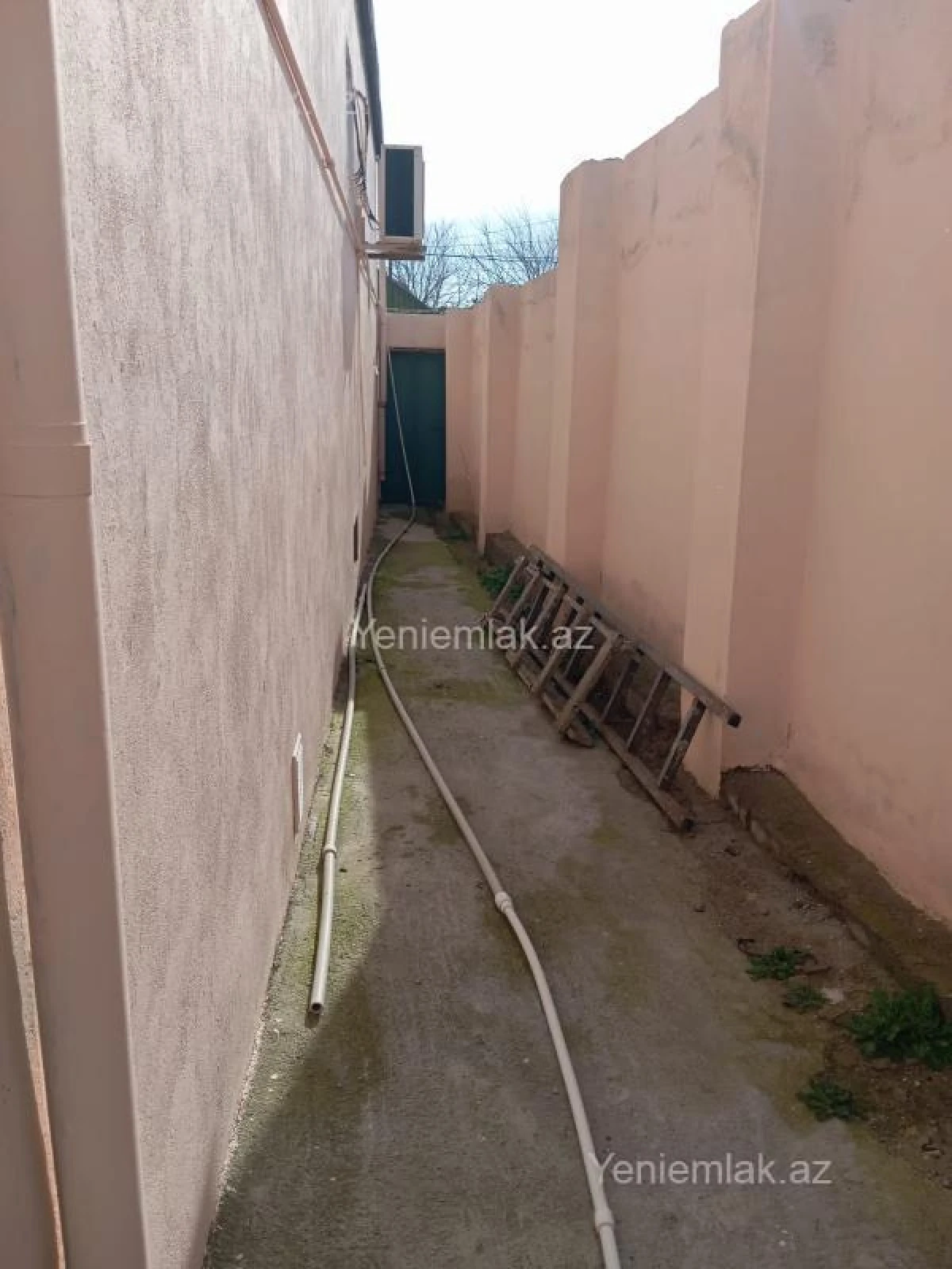 Satılır 5 otaqlı həyət evi 180 m²