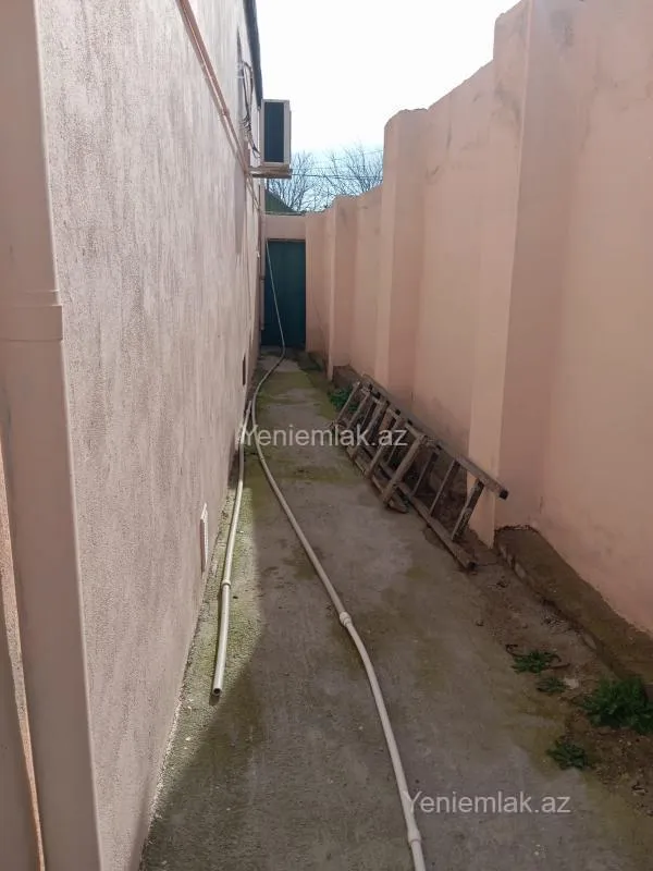 Satılır 5 otaqlı həyət evi 180 m²