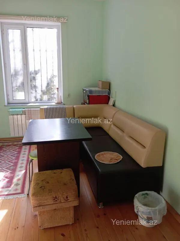Satılır 5 otaqlı həyət evi 180 m²