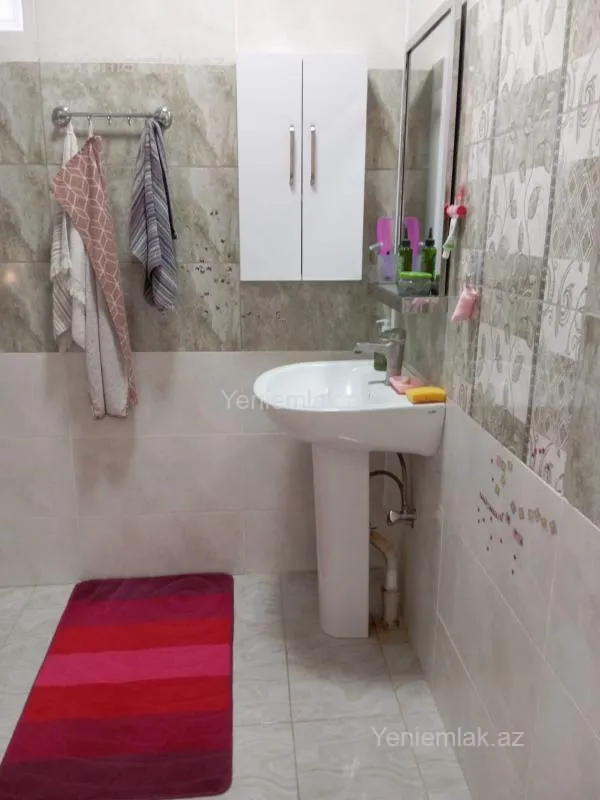 Satılır 5 otaqlı həyət evi 180 m²