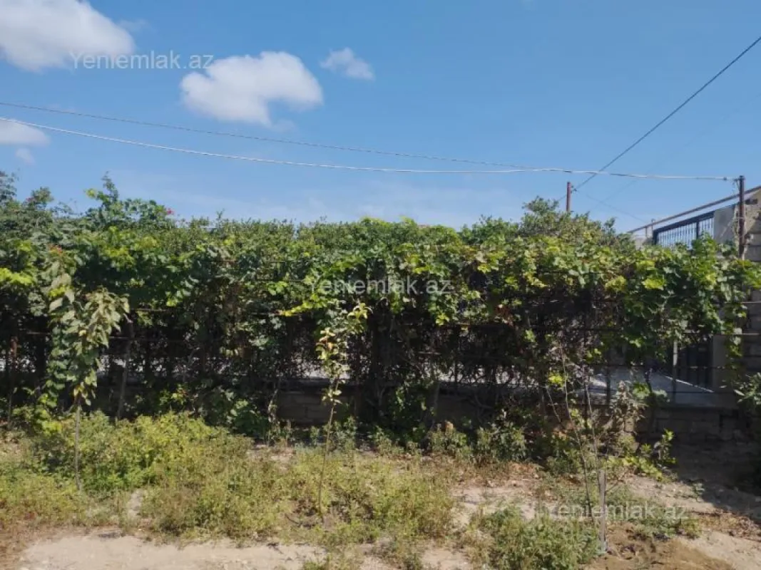 Satılır 5 otaqlı həyət evi 180 m²